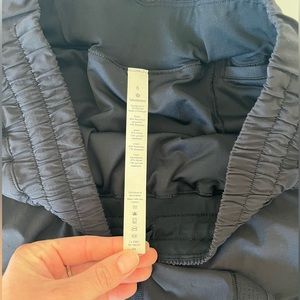 Lululemon Hotty Hot high-rise short size 6 in Black